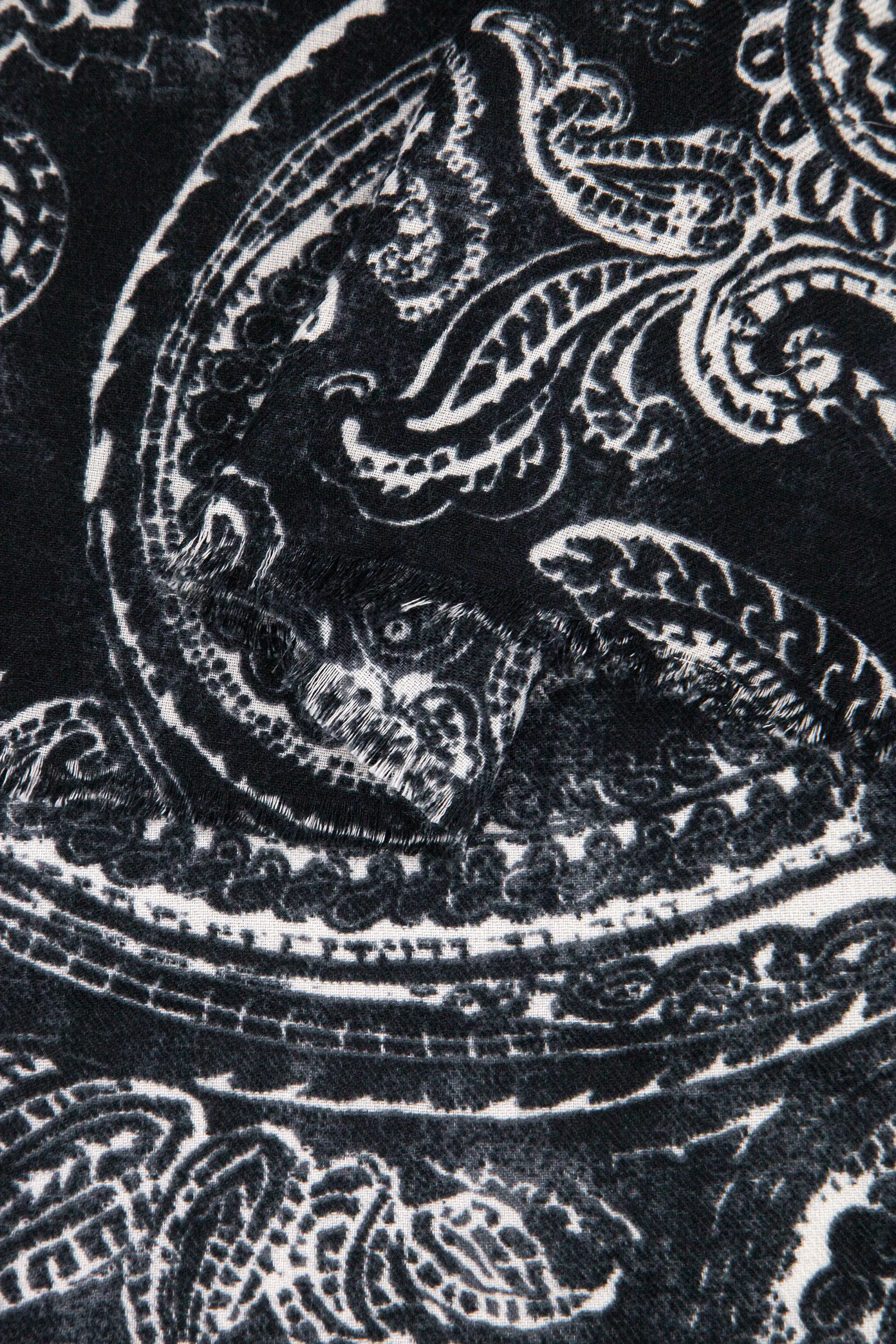 Ailidh Lightweight Scarf - Black, Paisley