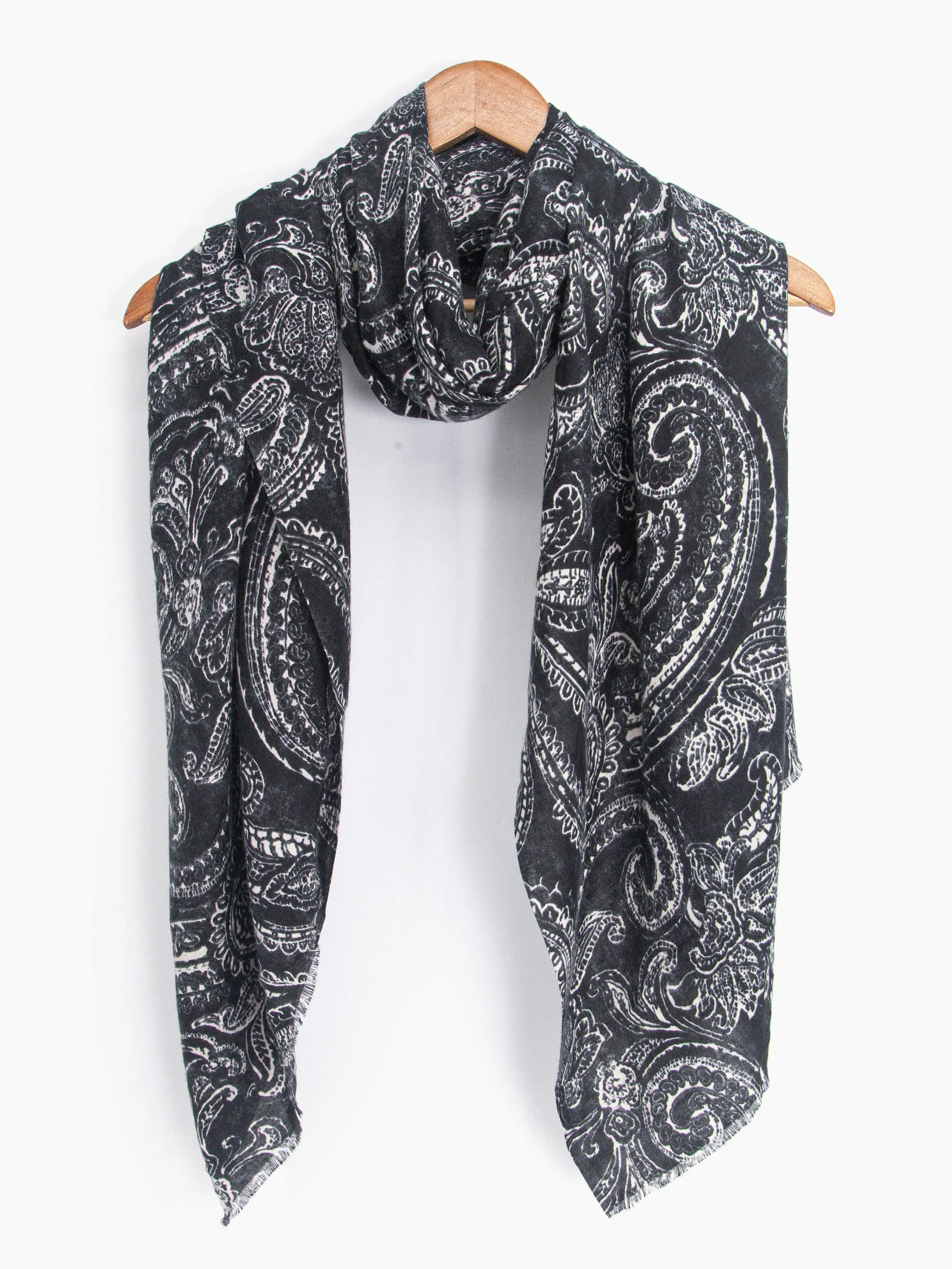 Ailidh Lightweight Scarf - Black, Paisley