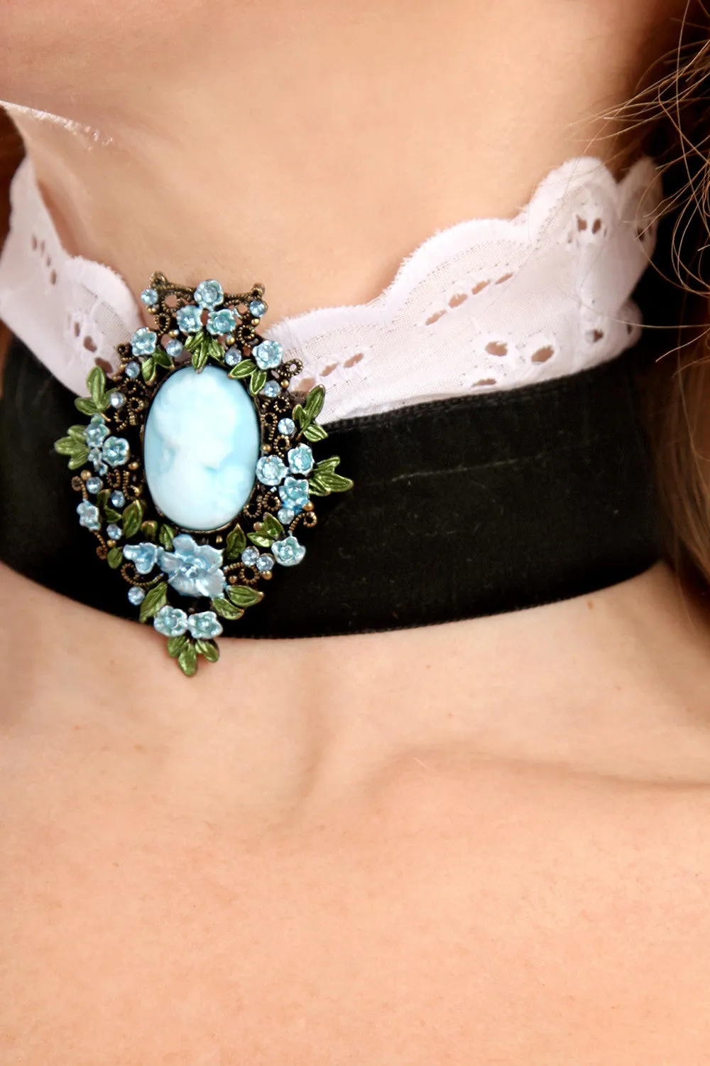 Cameo Alice Velvet Choker
