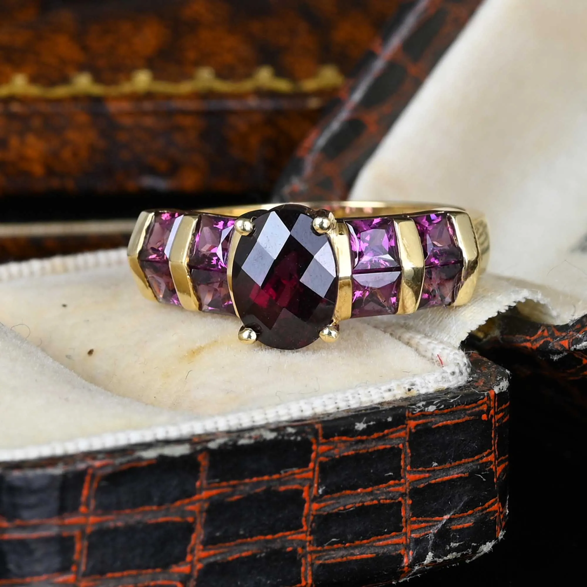 Checkerboard Cut Rhodolite Garnet Ring Band in Gold