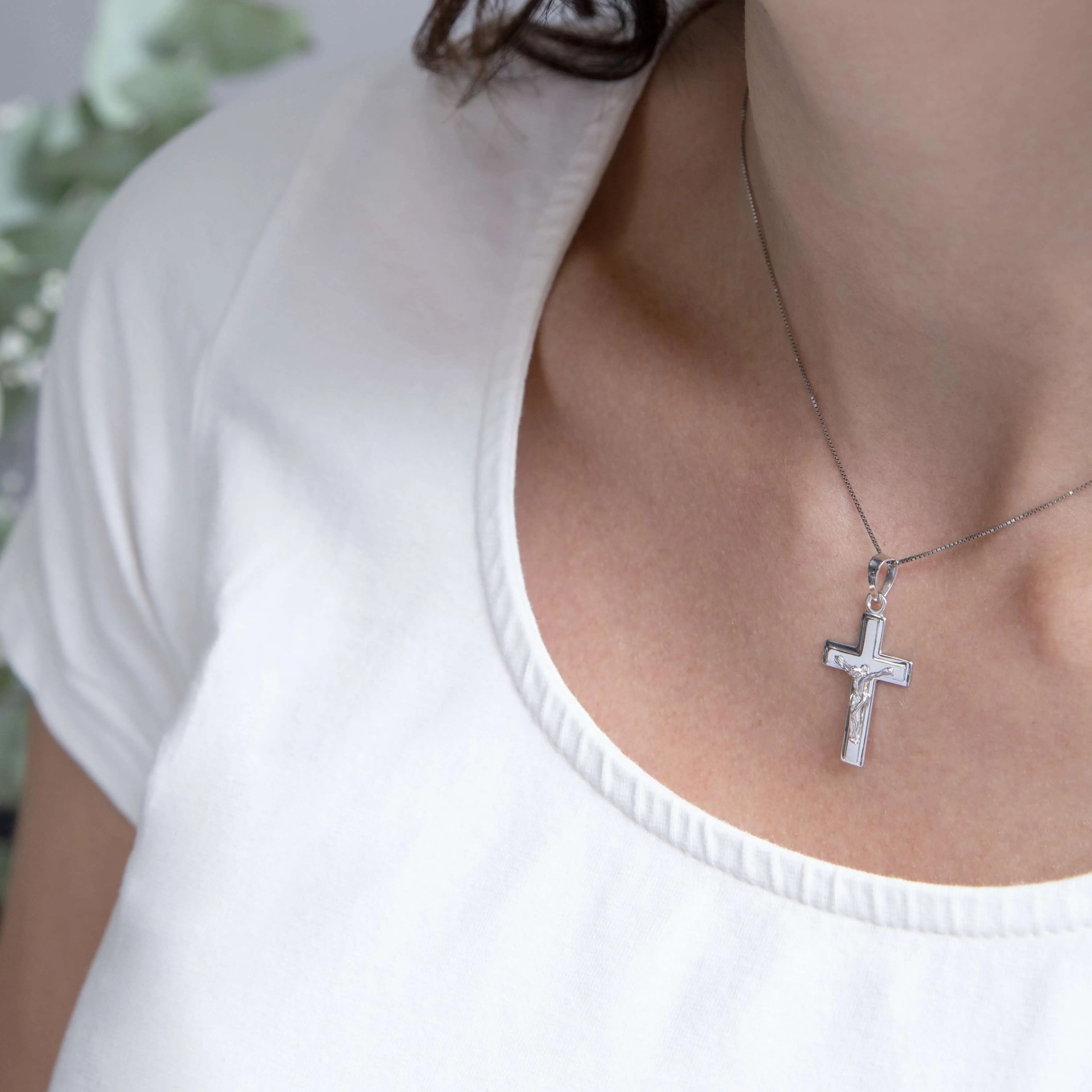 CRUCIFIX PENDANT - SILVER